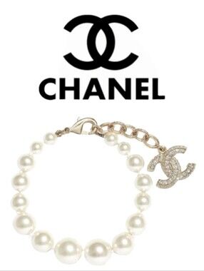 BNIB!! Authentic Chanel Cream Pearl & Crystal CC Charm Gold HW Bracelet B20